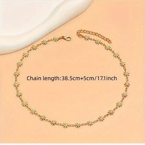 18 carat gold plated daisy necklace